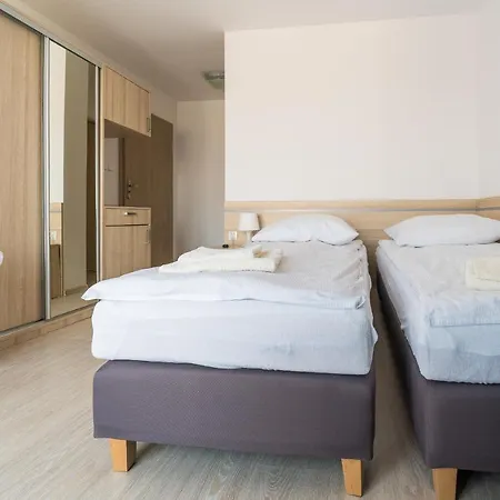 ベッド・アンド・ブレックファスト Marlon 3*