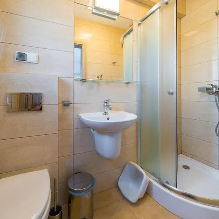 ベッド・アンド・ブレックファスト Marlon 3*